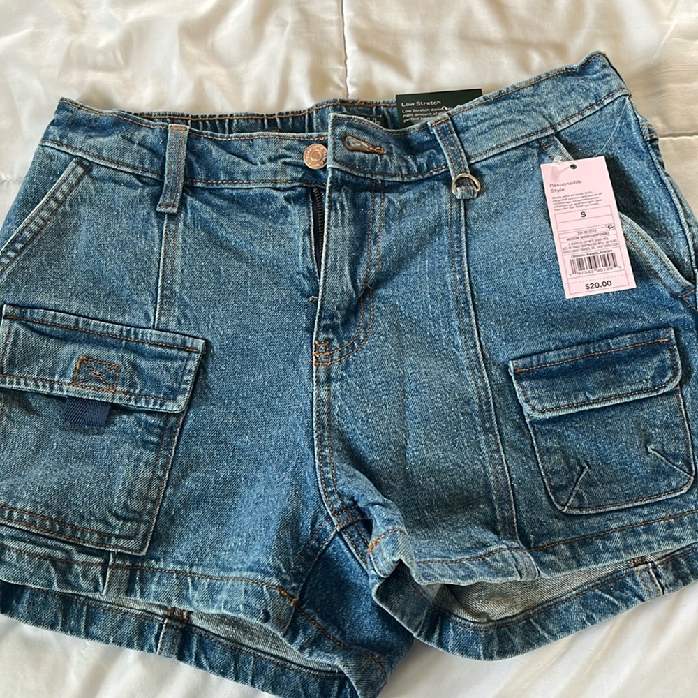 Size small cargo shorts